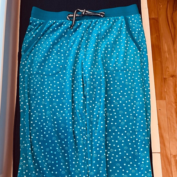 Like New. Nautica Women’s 2 piece PJ set in Teal. Size Small. - Picture 6 of 9